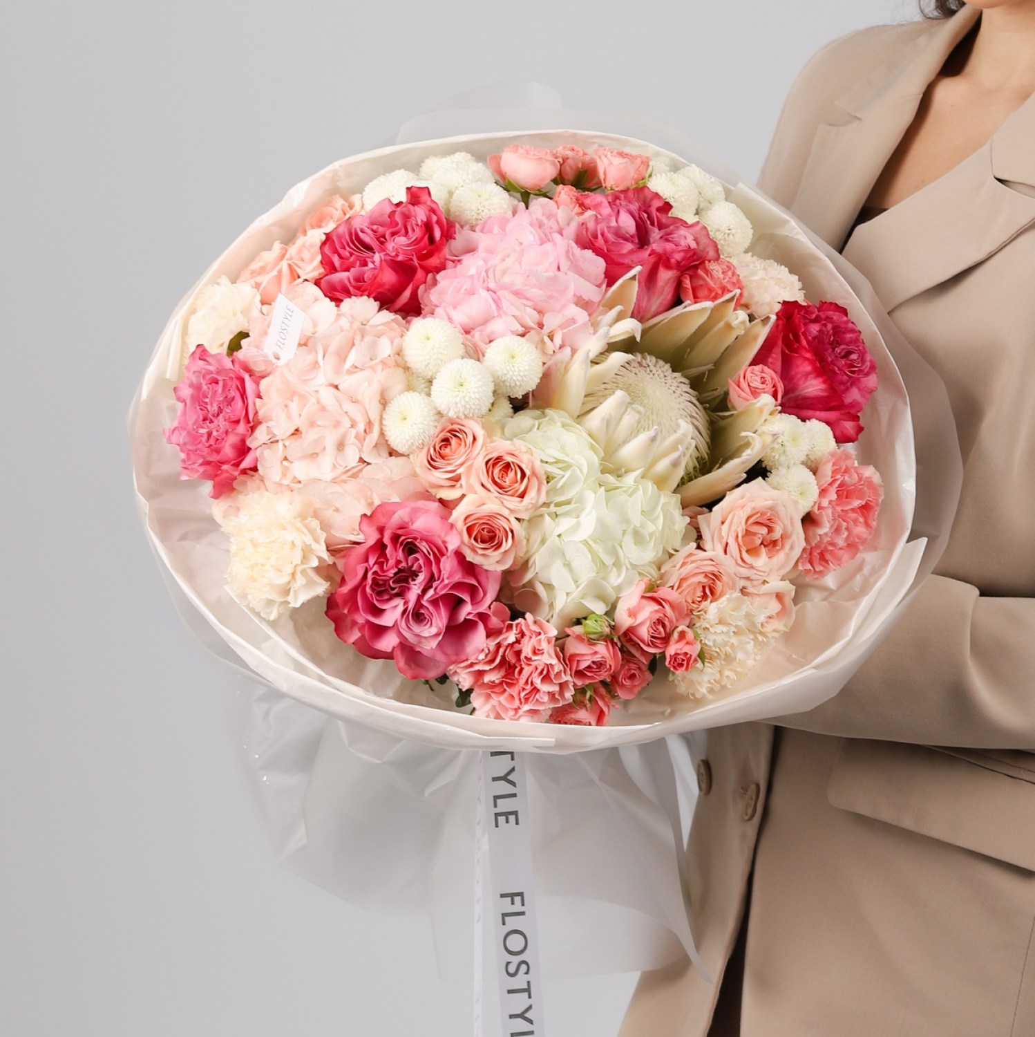 avtorskij buket s proteej i gortenziej 3